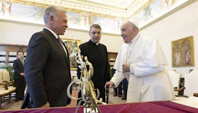 El papa Francisco recibe al rey Abdalá II de Jordania en el Vaticano