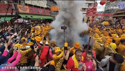 北港媽遶境「虎爺吃炮」震撼 犁炮「落地區」精準