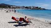 Carteles falsos en las playas de Mallorca advierten a los turistas angloparlantes que se mantengan alejados