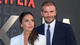 Victoria und David Beckham schlüpfen in ikonische Hochzeitsoutfits