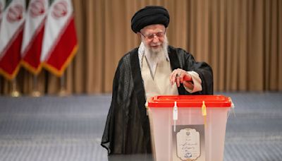 Stichwahl im Iran: Reformkandidat gegen Hardliner