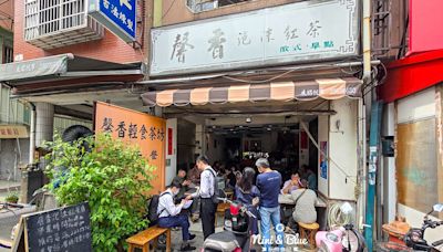 台中一中街老字號泡沫紅茶店，陪伴許多人長大，蛋餅、法式吐司、米血和蘿蔔糕等特色美食也很受歡迎