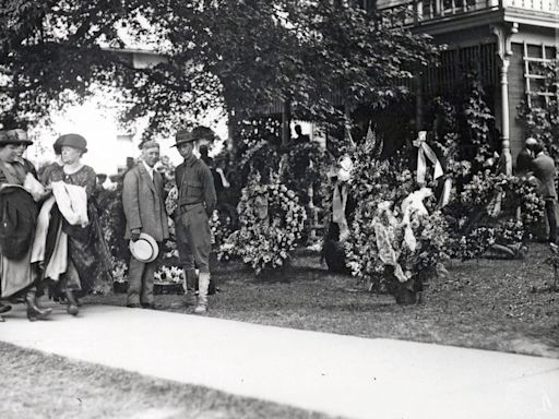 President Warren G. Harding's funeral in Marion in 1923 drew an estimated 100,000 mourners