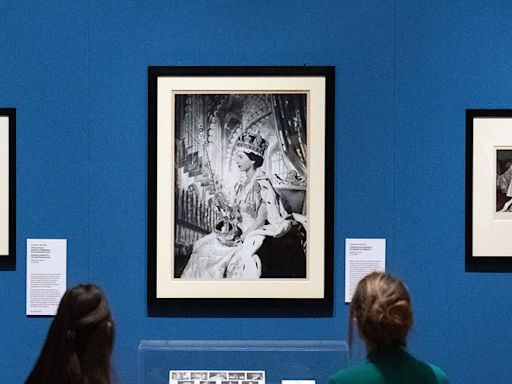Família real abre exposição com fotos raras e inéditas no Palácio de Buckingham