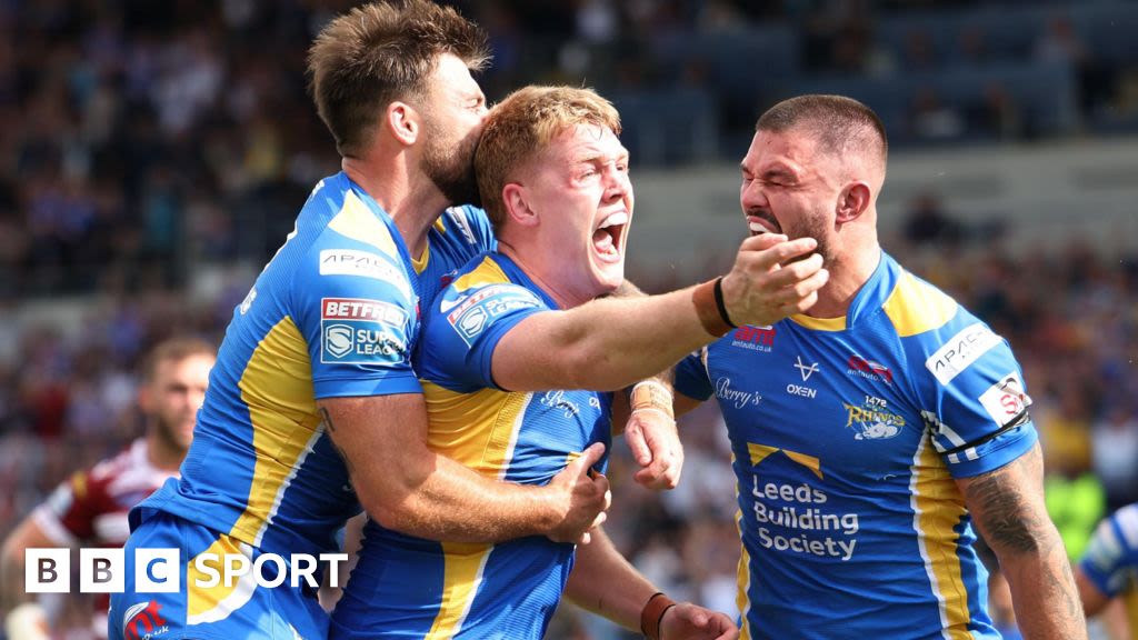 Super League: Leeds Rhinos 30-4 Wigan Warriors