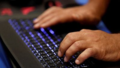 Greek prosecutor drops case against spy service over malware use