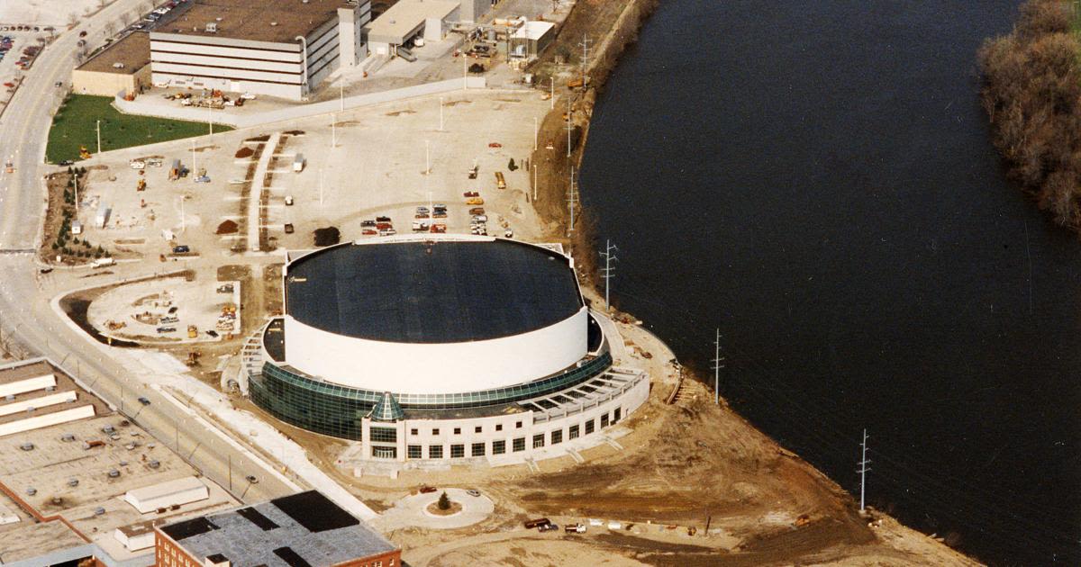 Timeless Tickets: Janet Jackson came to Moline in 1994, as The MARK opened concert floodgates