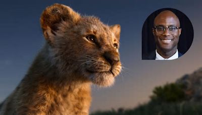 Mufasa: Il re leone, i fan accusano il regista Barry Jenkins: "Venduto alla Disney"