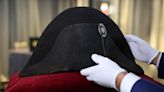 Sombrero de Napoleón alcanza la cifra récord de 2,1 millones de dólares en una subasta en París