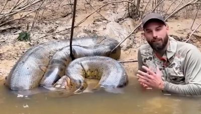 La emoción de un veterinario argentino al encontrarse por primera vez con una anaconda gigante en el Amazonas