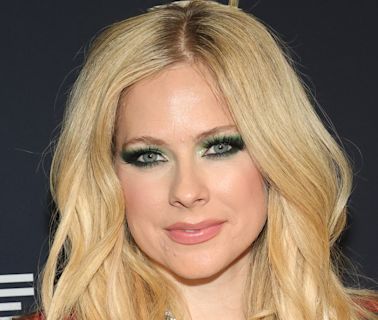 Wilde Verschwörungstheorie um Avril Lavigne: "Ich finde das einfach nur lustig"