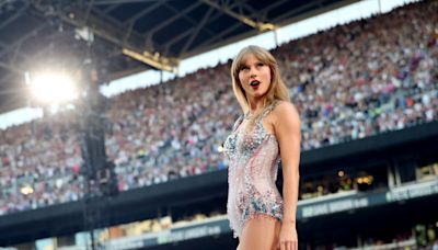 Taylor Swift, worth $1.6 billion, overtakes Rihanna as world's richest female musician