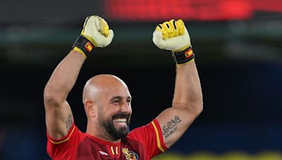 Como officially sign veteran goalkeeper Pepe Reina