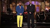 Pedro Pascal aparece en "SNL" para ayudar a Bad Bunny en su monólogo