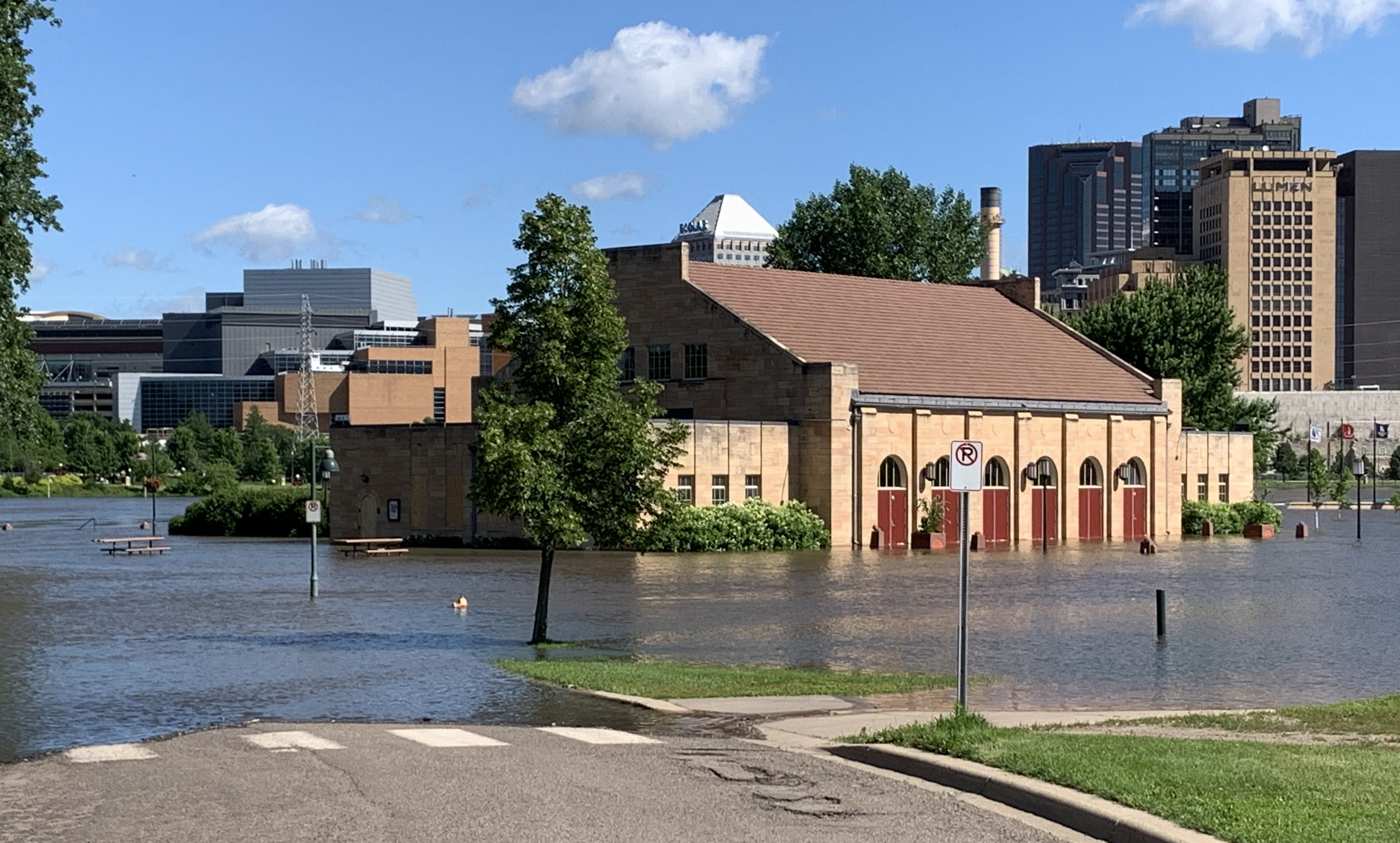 With flood protections in place, St. Paul, Stillwater await river crests