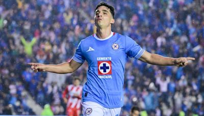 Cruz Azul se separa en la cima con goleada a Necaxa