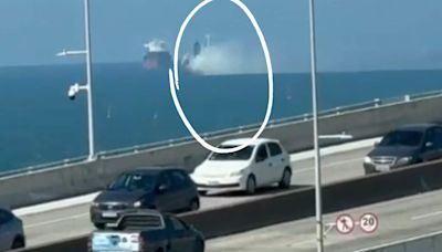 VÍDEO | Nuvem de fumaça toma conta de navio em alto-mar em Vitória