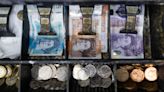 Amundi Joins Pound Bulls Even as JPMorgan Warns on Rally