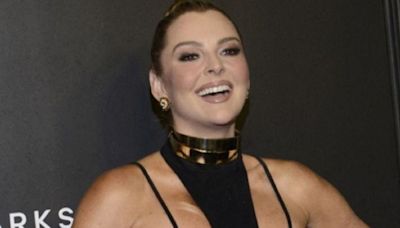 Marjorie de Sousa demuestra cómo lucir un traje de baño de 2 piezas después de los 40