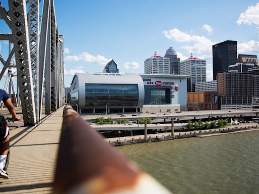 Democratic mayor joins Kentucky GOP lawmakers to celebrate state funding for Louisville