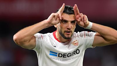 Rafa Mir arranca la pretemporada con el Sevilla a la espera de resolver su futuro