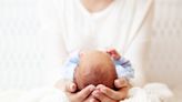 Hito de las técnicas reproductivas: ¿qué supone el nacimiento de un bebé gestado por dos mujeres?