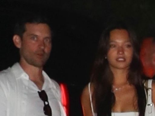 Tobey Maguire's ex-wife appears to slam rumors he's dating model, 20