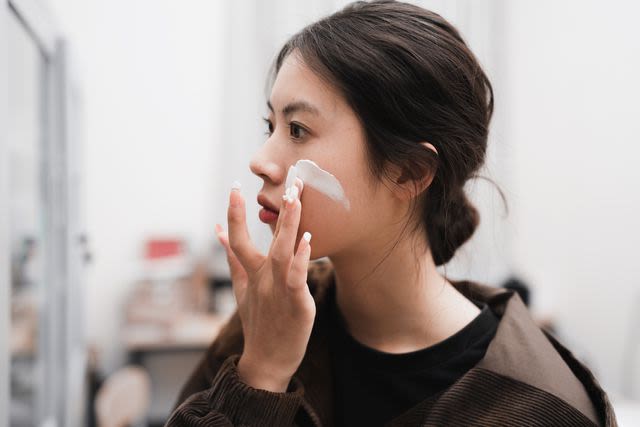 What’s the Difference Between Physical (Mineral) and Chemical Sunscreen?