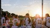 Des Moines Lincoln, Iowa City High make history with softball game at Field of Dreams