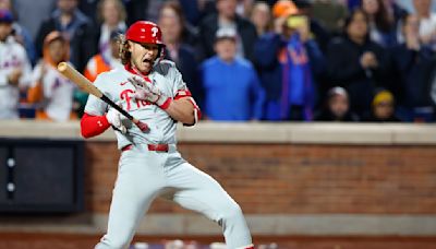 Stott homers in 9th off Edwin Diaz, adds tiebreaking SAC fly in 10th as Phillies edge Mets 5-4