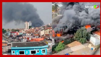 Incêndio de grande proporção atinge fábrica de sofá em São Bernardo do Campo, no ABC paulista