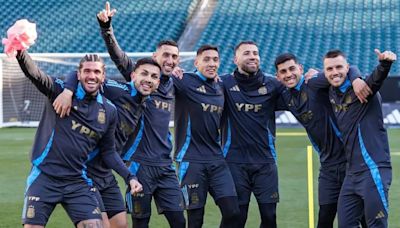 Un futbolista de la Selección argentina podría irse a jugar con el Dibu Martínez después de la Copa América