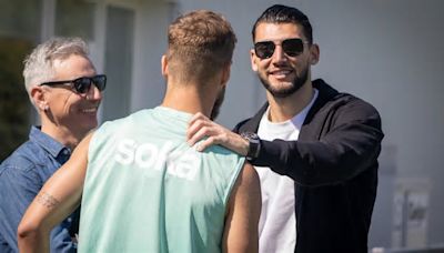 Rafa Mir, visita sorpresa en el entrenamiento de la SD Huesca