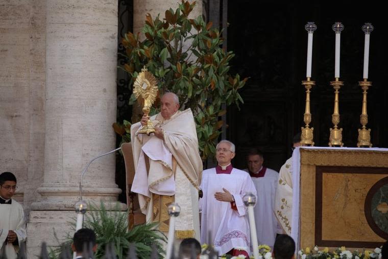 Pope Francis Joins in Corpus Christi Celebration in Rome for First Time in Years