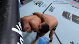 La pelea más insólita del año en UFC: un peleador brasileño fue descalificado por morder a su rival