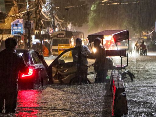 Heavy rainfall paralyses Delhi: Schools shut, 2 drown in Ghazipur