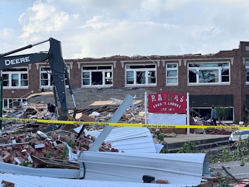 Sulphur, Oklahoma, business owners cope with catastrophic tornado damage