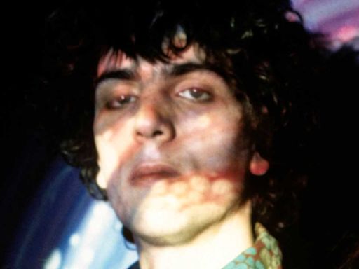 “He was definitely there, and it was weird”: Syd Barrett’s 1975 visit to Pink Floyd‘s studio