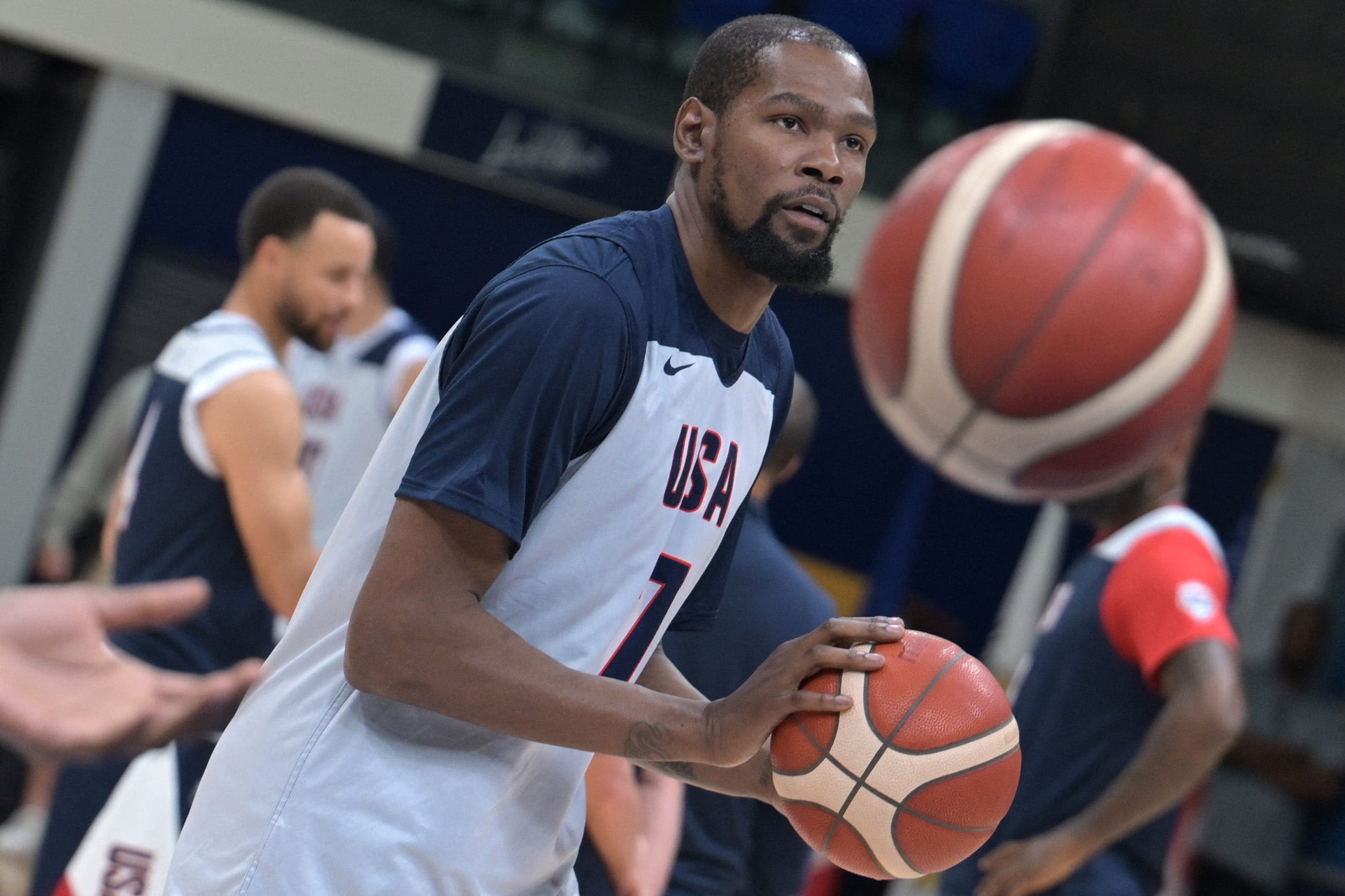 Kevin Durant 21 points, five 3s in 1st half of return from calf injury; leads Team USA past Serbia