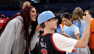 Photos: Chicago Sky lose home opener to Connecticut Sun 86-82