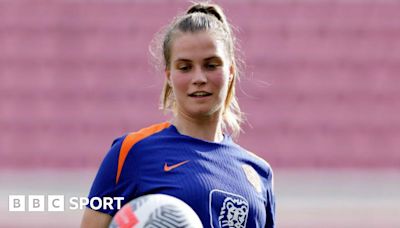 Marit Auee: Brighton sign Dutch defender from FC Twente