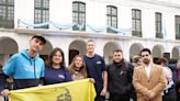 Javier Milei viaja a Córdoba: fuerte operativo de seguridad, poco movimiento frente al Cabildo, banderas libertarias y hasta control policial de pancartas