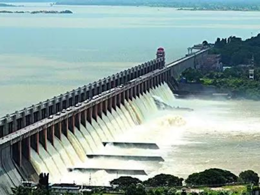 Tungabhadra dam gate gives way, puts lakhs in Karnataka, Andhra Pradesh at flood risk | Bengaluru News - Times of India