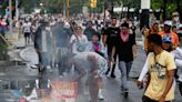 Video: violentos enfrentamientos entre policías y manifestantes en las calles de Caracas | Mundo