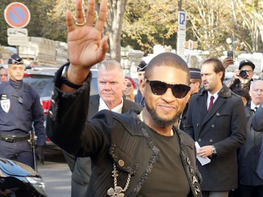 Hijo de Usher le robó su teléfono ¡para escribirle a su cantante favorita!