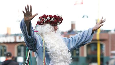 Grateful Dead Members Pay Tribute to Longtime Fan Bill Walton