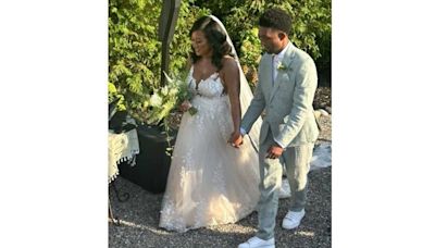 Big daffo-deal: Baltimore Mayor Brandon Scott ties the knot