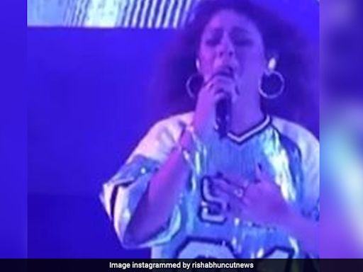 Sunidhi Chauhan Reacts After Concert-Goer Throws Bottle At Her: "Show Ruk Jayega"