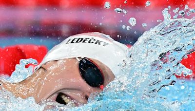 5 photos of Katie Ledecky absolutely smoking the competition in a 1500m freestyle heat