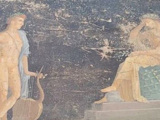 See the beautiful new frescoes just uncovered in Pompeii